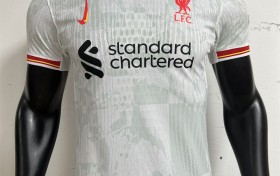 Stay Warm and Stylish with These Jersey Knit Sweater Outfit Ideas